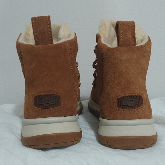 UGG - Picture 6 of 9